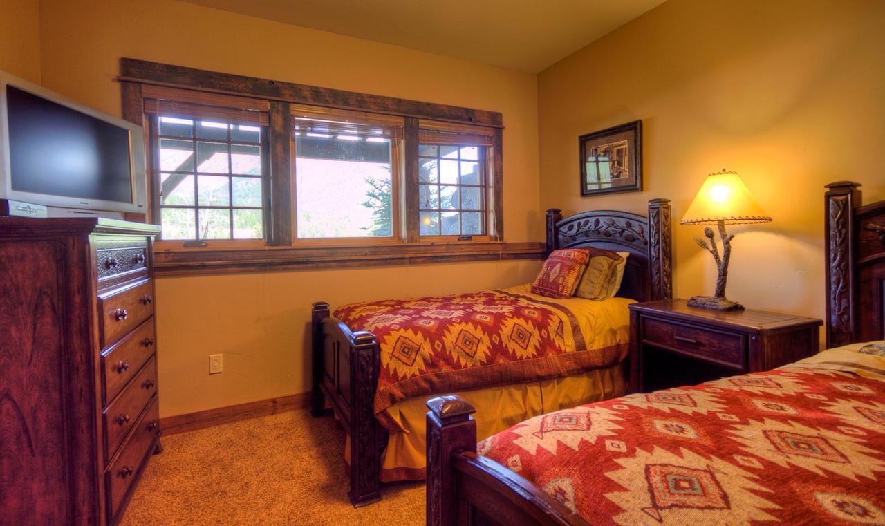 Antler Ridge Lodge Big Sky Exterior photo