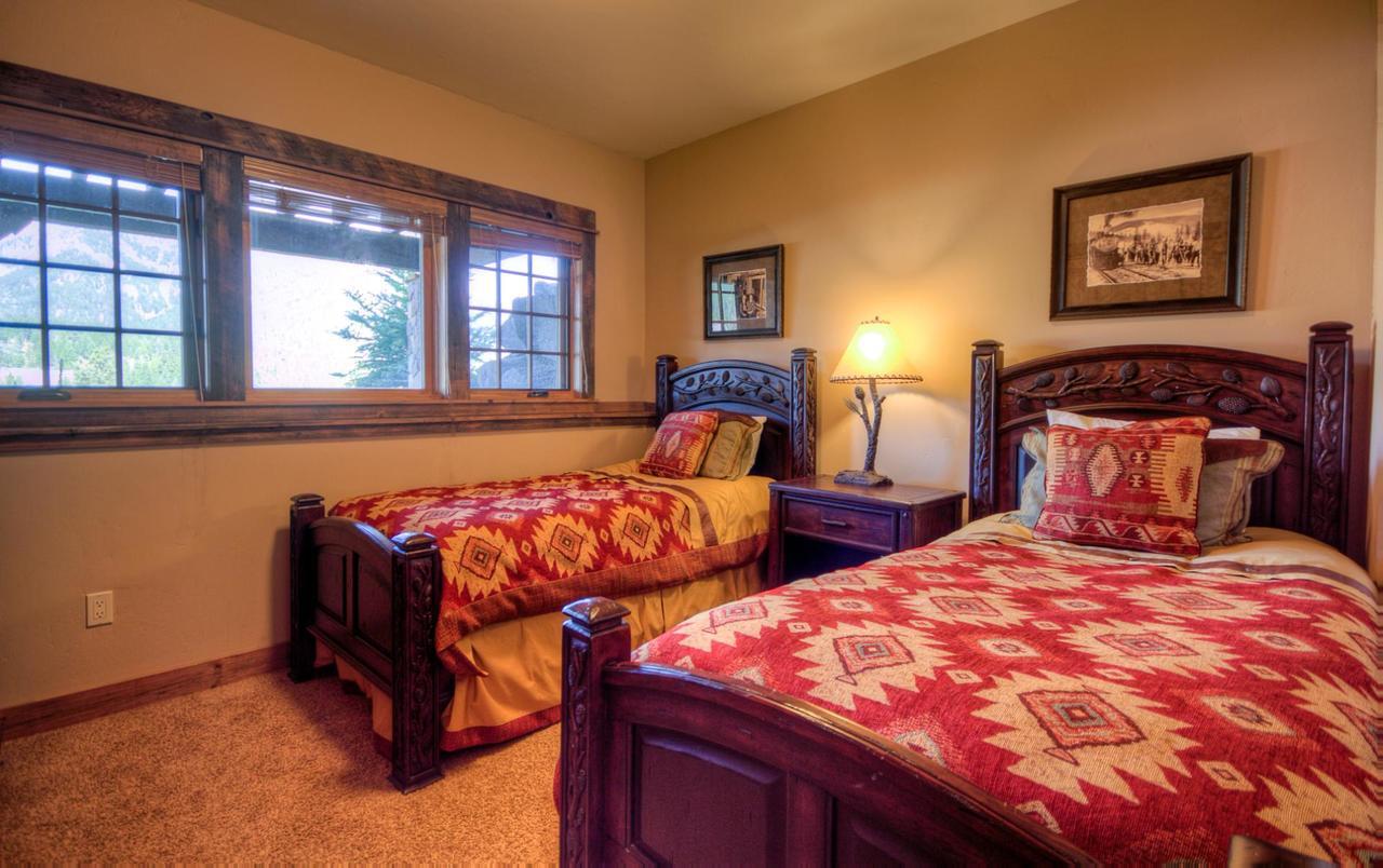Antler Ridge Lodge Big Sky Exterior photo