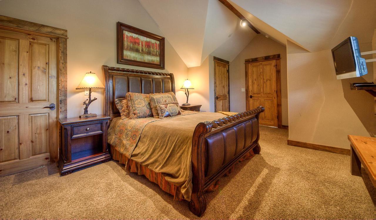 Antler Ridge Lodge Big Sky Exterior photo