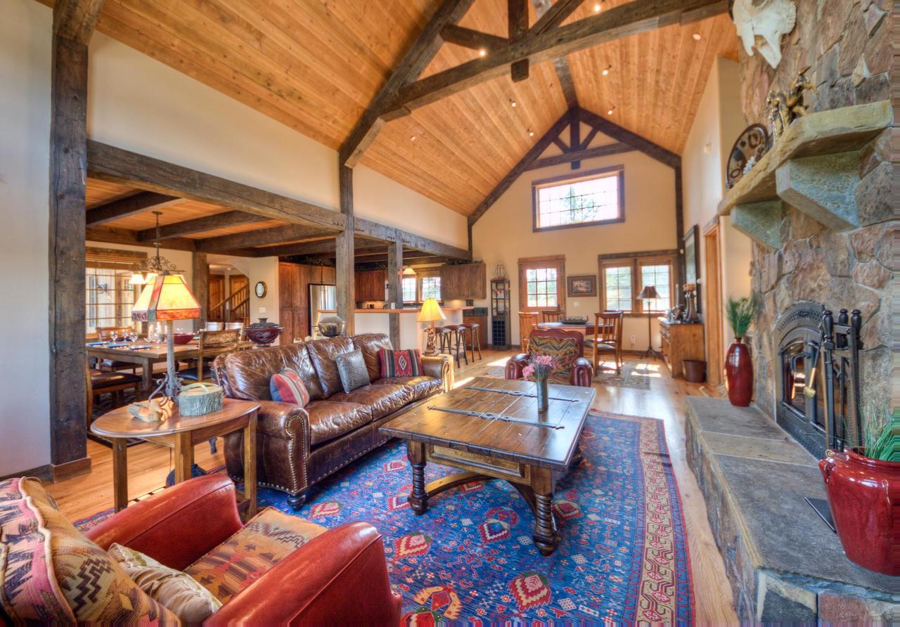 Antler Ridge Lodge Big Sky Exterior photo
