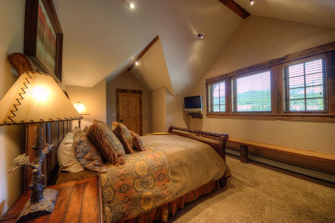 Antler Ridge Lodge Big Sky Exterior photo